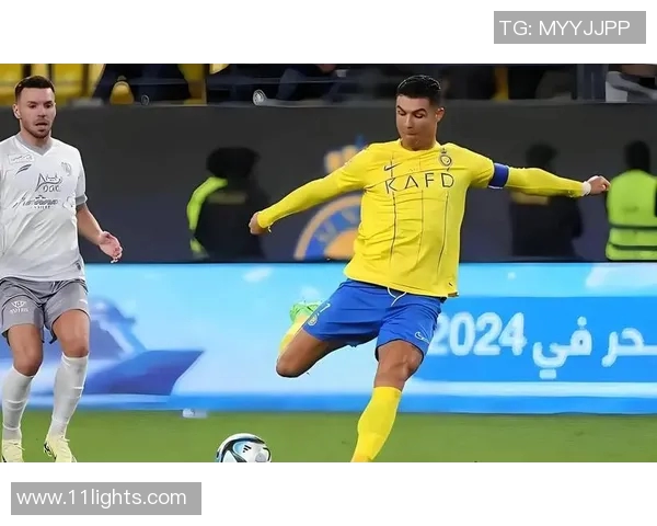 足球明星华丽时尚走秀展现运动魅力与潮流风范的完美结合 足球明星华丽时尚走秀展现运动魅力与潮流风范的完美结合