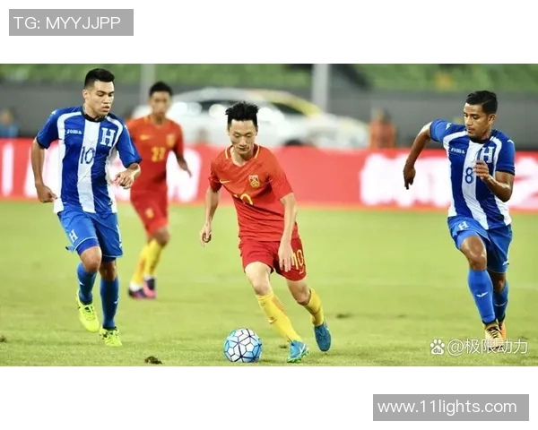 清纯面孔下的足球明星们揭示运动场上的另一种魅力与风采 清纯面孔下的足球明星们揭示运动场上的另一种魅力与风采